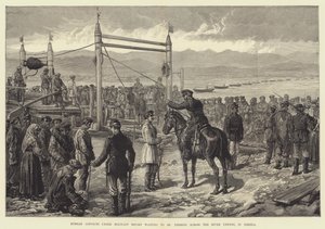 Condenados russos sob escolta militar esperando para serem transportados através do rio Yenisei, na Sibéria
